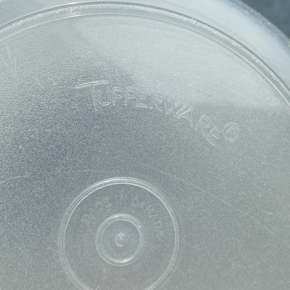 Tupperware - Small 1.5 Qt Pitcher With Push Button Lid - Picture 9 of 11